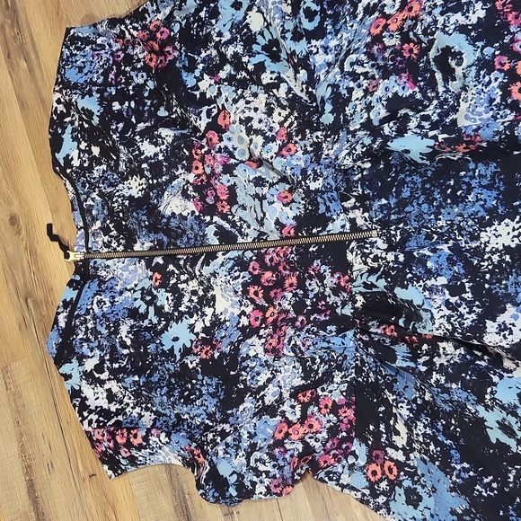 MOTHERHOOD Maternity Black Blue Foral Exposed Back Zip Top Blouse - Picture 6 of 9